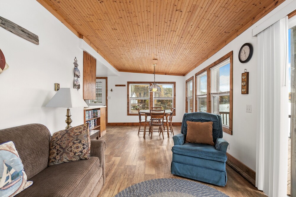 Brooks Lake 9 bedroom Historic Vacation Home in Newaygo Best Rates