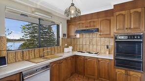 Full-size fridge, microwave, oven, stovetop
