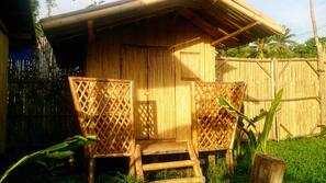 1 bedroom, individually decorated, individually furnished, desk