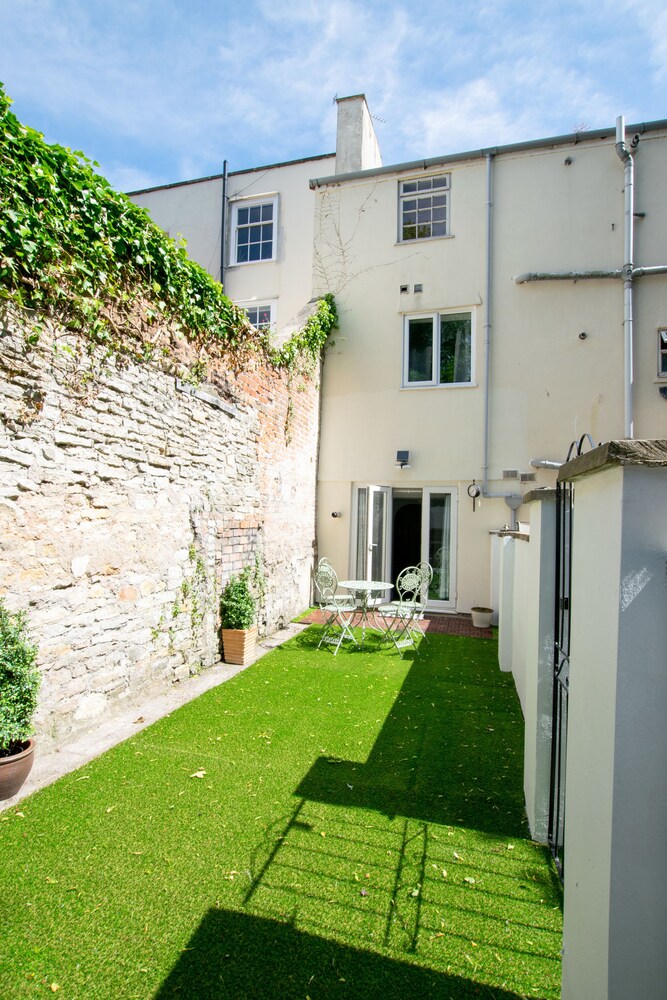 Large Garden Apartment Central Bristol In Bristol Hotel Rates