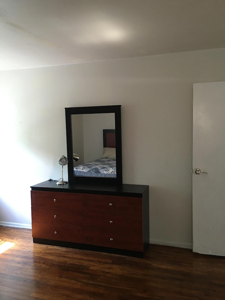 6BRM-2Bath Home Quiet near NY City w/Parking WiFi