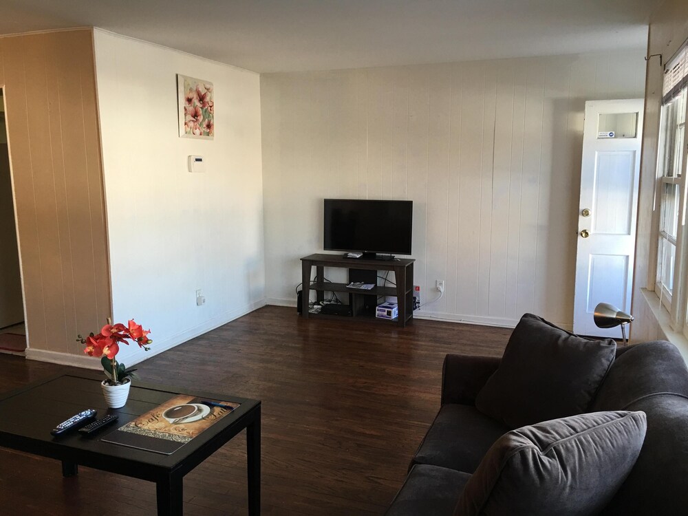 6BRM-2Bath Home Quiet near NY City w/Parking WiFi