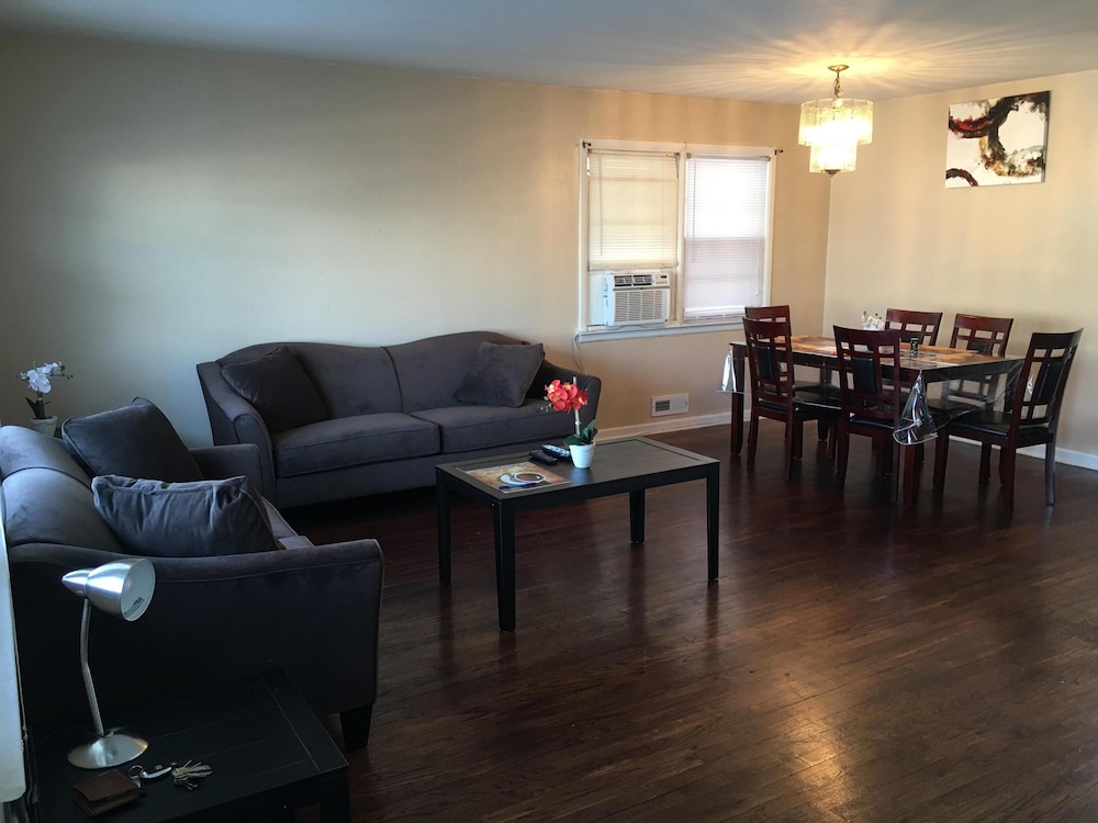 6BRM-2Bath Home Quiet near NY City w/Parking WiFi