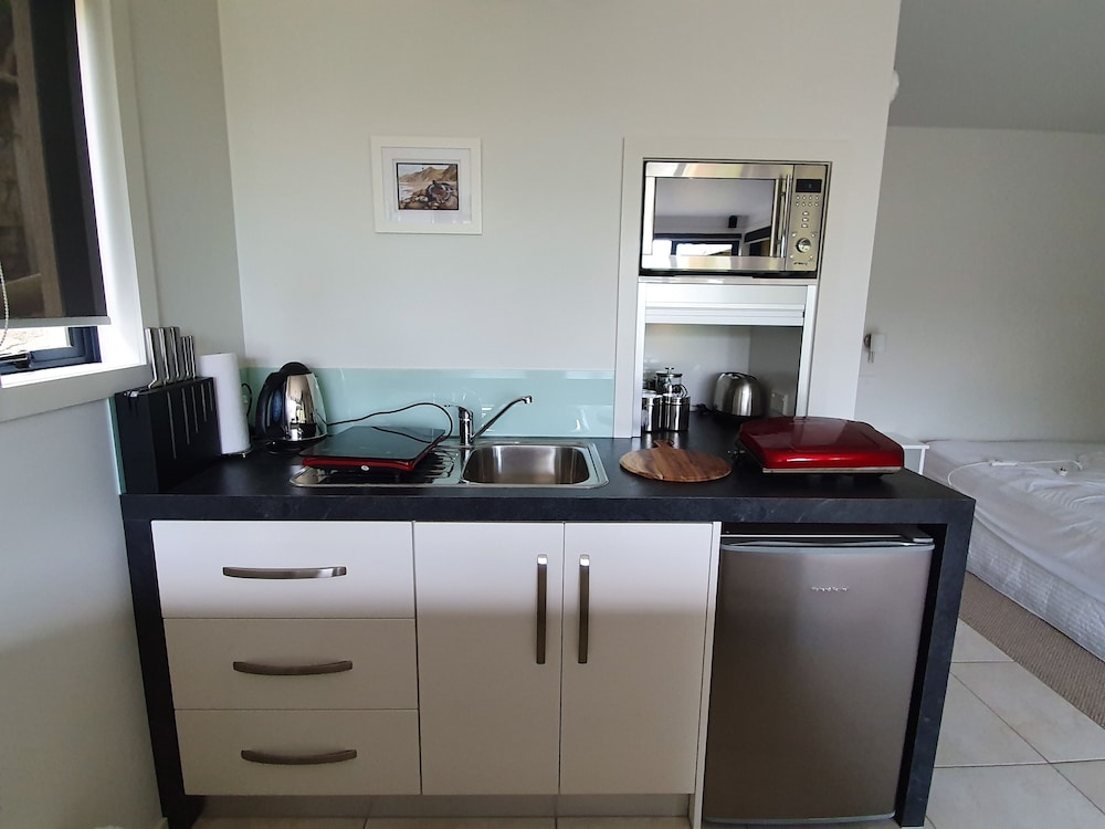 Wainui Absolute Beachfront Studio Unit Deals & Reviews (Gisborne, NZL