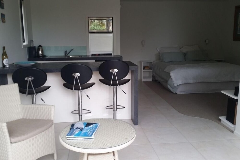 Wainui Absolute Beachfront Studio Unit Deals & Reviews (Gisborne, NZL