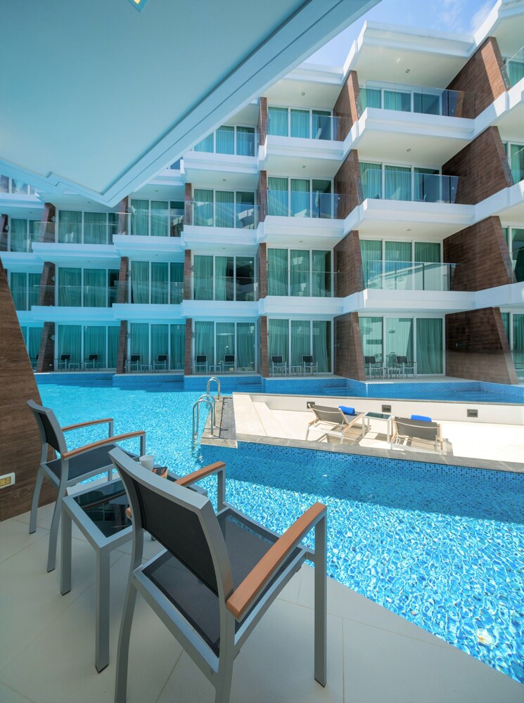 Photo - The Beachfront Hotel Phuket