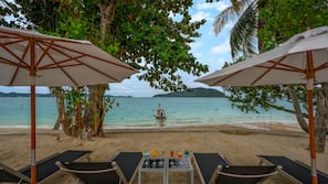 บนชายหาด, รถรับส่งชายหาด (ฟรี), ร่มชายหาด, ผ้าเช็ดตัวชายหาด