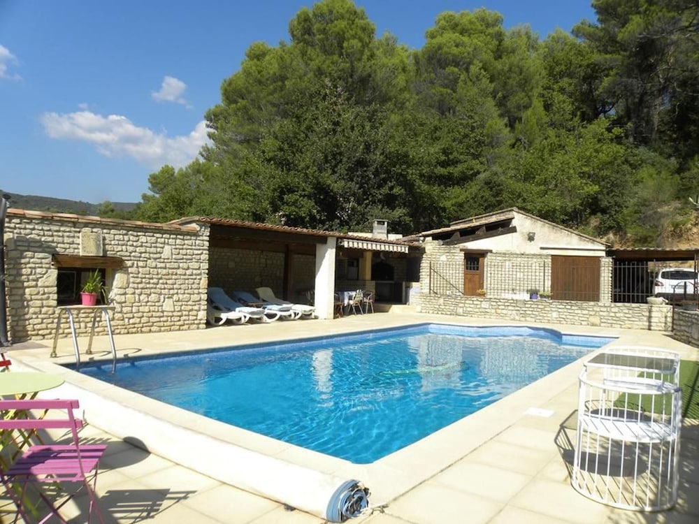 Villa With 3 Bedrooms In Lioux With Wonderful Mountain View