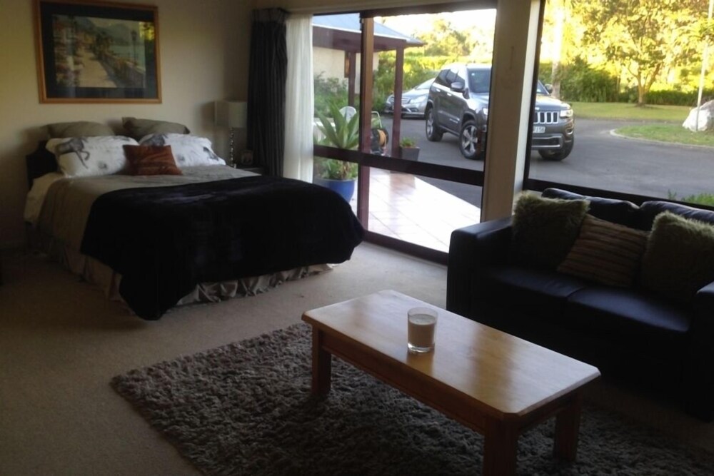 Ambury House private garden resort with views Deals & Reviews