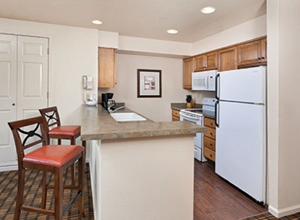 Massive lake, Vast country, Big fun !