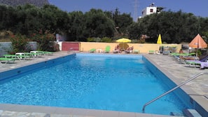 Piscine extérieure (ouverte en saison)