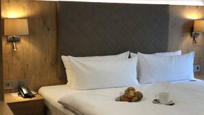 Allergikerbettwaren, Minibar, Zimmersafe, Schreibtisch