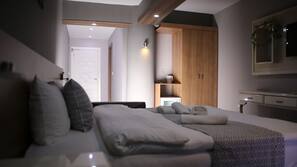 Minibar, in-room safe, iron/ironing board, free WiFi