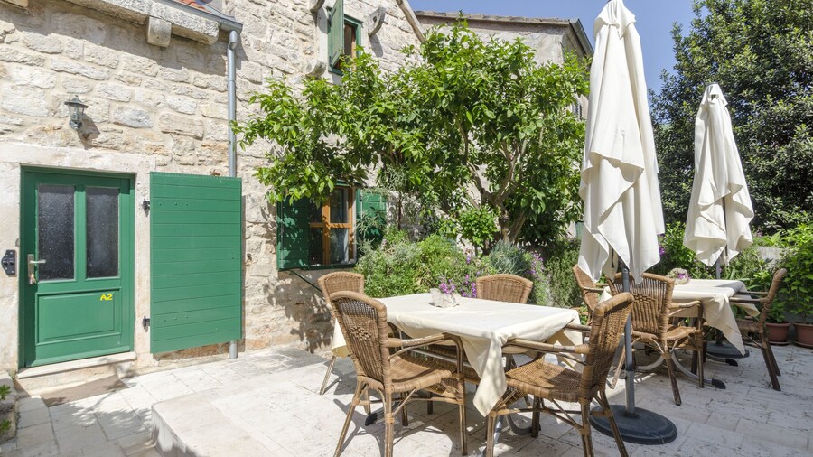 Apartments and Room Lucijo