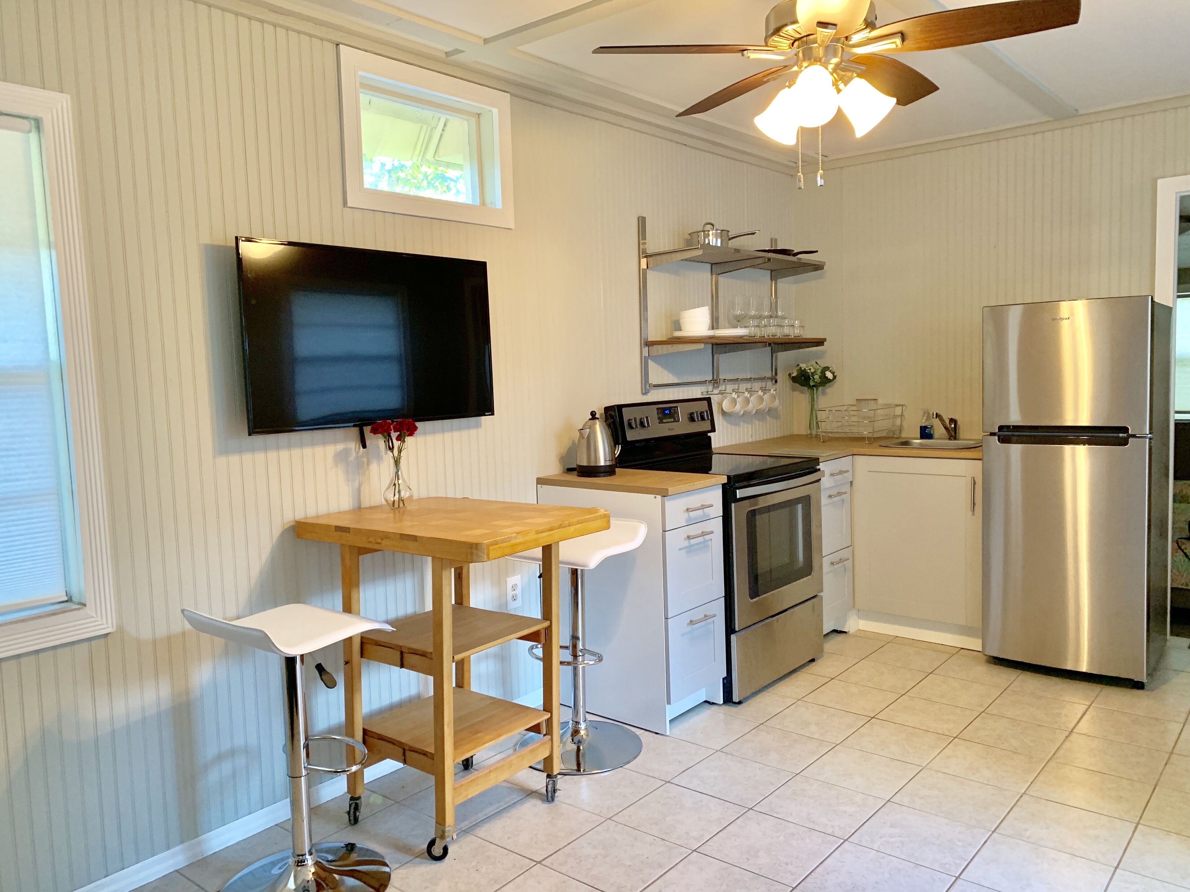 Cosy log cabin close to Downtown and Beaches in Sarasota, United States