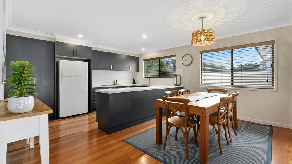 Pet Friendly Beach House In Peregian 59 Lorikeet Drive Deals & Reviews