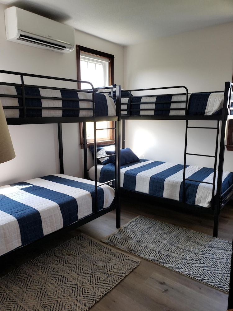 Stunning marsh front and ocean view cottage. Private Assoc. Beach