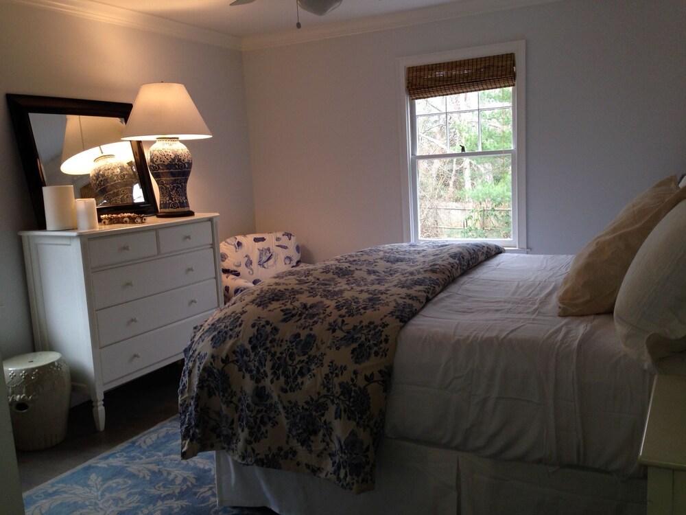 Remodeled Treasured Family HomeSouthampton,NY on Lake & Close to