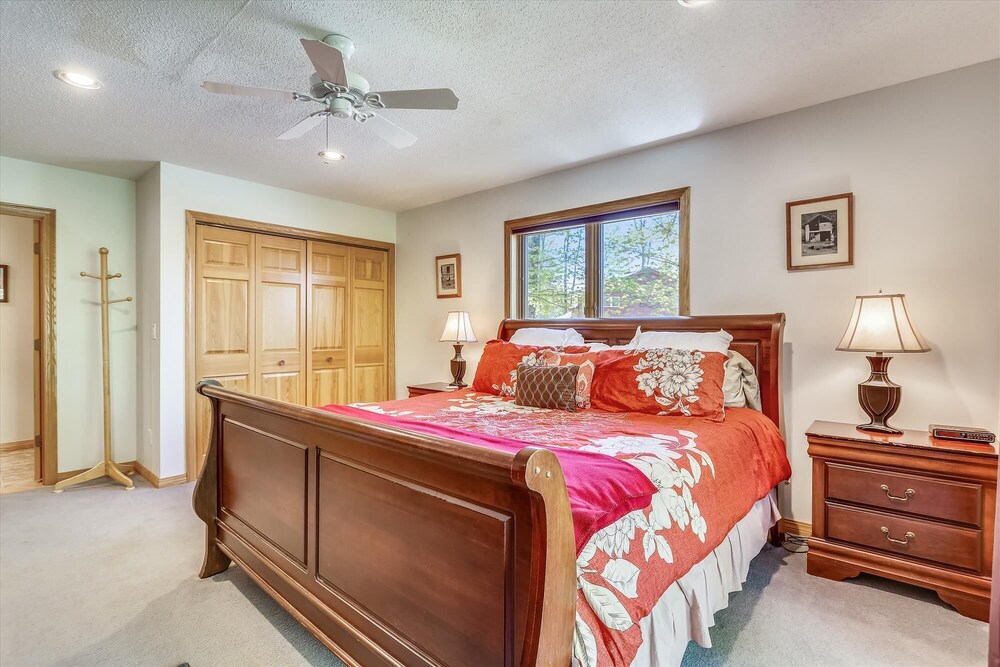 Maple Lodge Beautiful contemporary home right in the middle of hiker ...