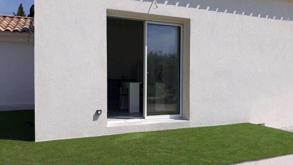 House With 2 Bedrooms In Saint Mitre Les Remparts With