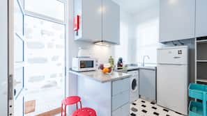 Fridge, microwave, oven, hob