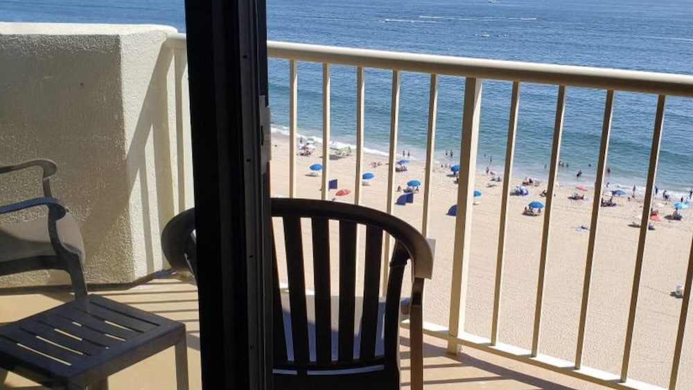 Beach Quarters Resort, Oceanfront 7/37/101BR/1BA, sleep 6, Virginia