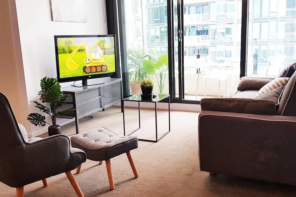 The Summit · Chic High Rise Condo with Skyline View Balcony