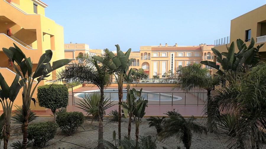 Atalaya Playa piscina terraza y parking