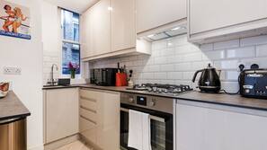 Fridge, microwave, oven, hob