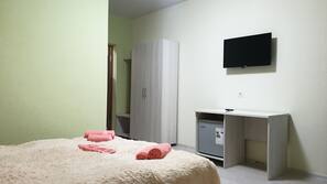 Tabla de planchar con plancha, wifi gratis, ropa de cama