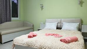 Tabla de planchar con plancha, wifi gratis, ropa de cama