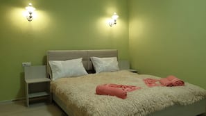 Tabla de planchar con plancha, wifi gratis, ropa de cama