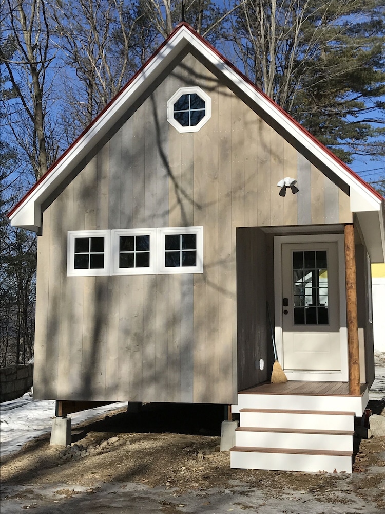 Exterior, Brand New The Tiny Town Cabin