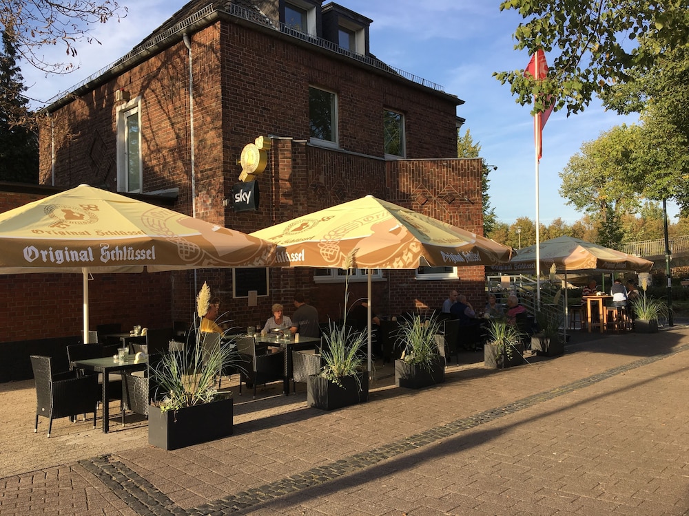 Zum Armen Mann In Dusseldorf Hotel Rates Reviews On Orbitz