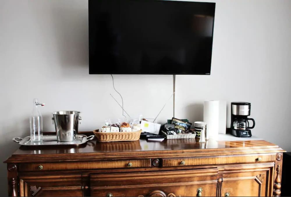 Luxury suite at Erik's retreat Edina Vrbo