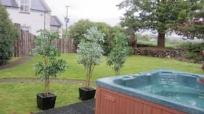 Outdoor spa bath