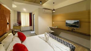 Blackout curtains, soundproofing, iron/ironing board, free WiFi
