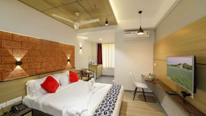 Blackout curtains, soundproofing, iron/ironing board, free WiFi