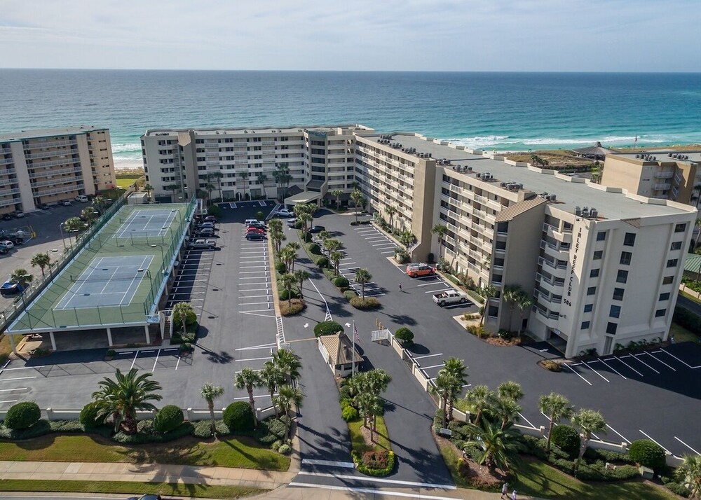 IR 102 is a large 2 BR on the Gulf with free beach set up for 2 (seasonal) by RedAwning