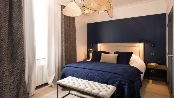 6 bedrooms, iron/ironing board, WiFi, linens