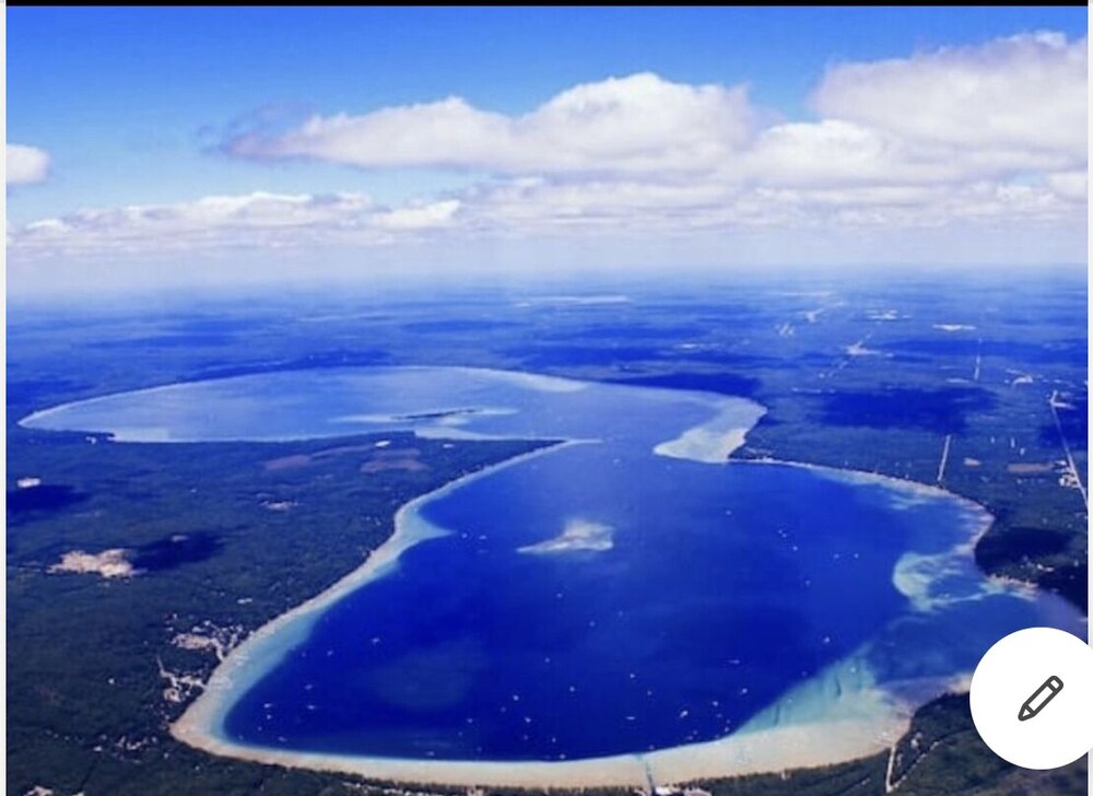 Higgins Lake Cabin 1 1/4 Blocks from Kelly Beach in Best