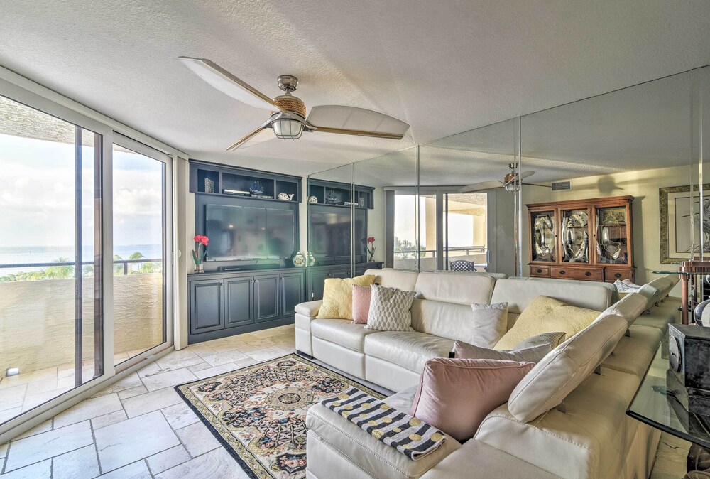 Gulf-View Hudson Condo in Beachfront Resort!