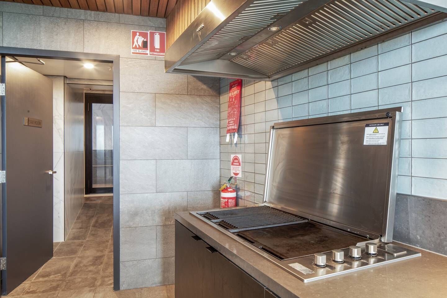 Spectacular City views; Pool and Free Parking