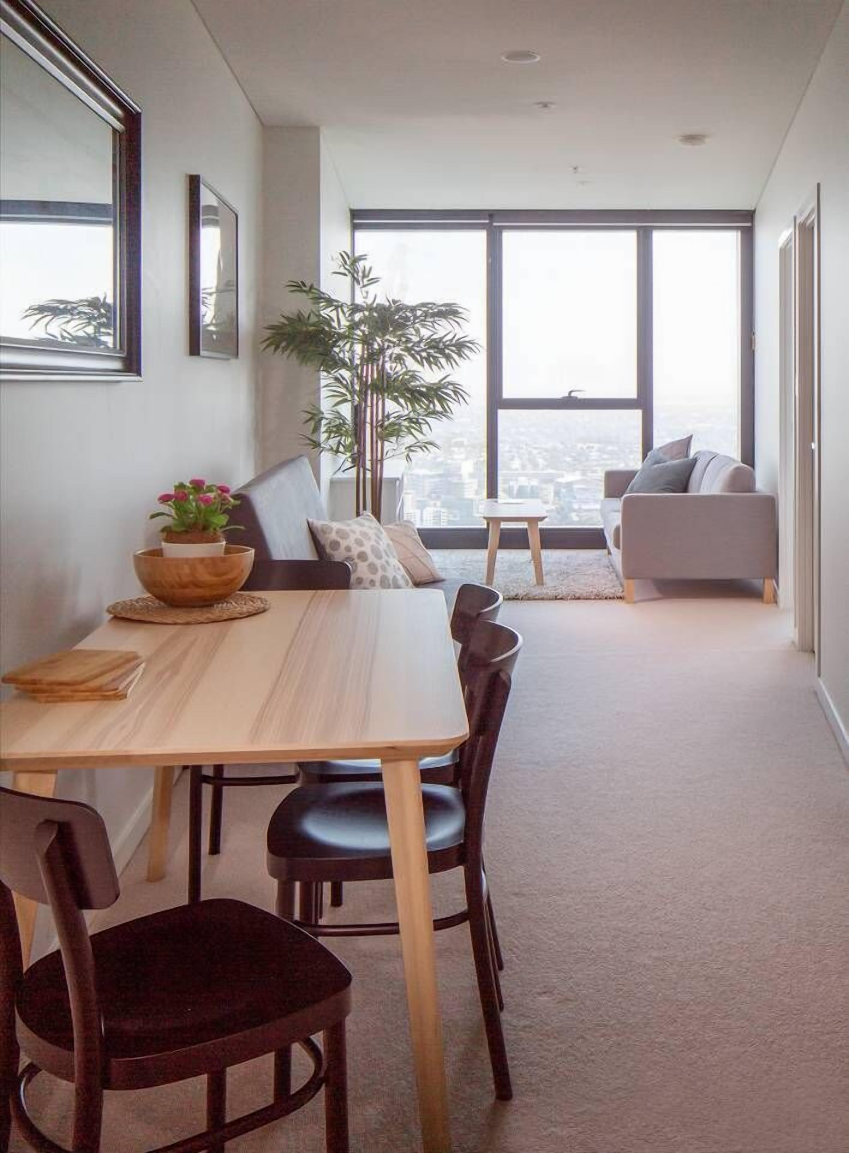 Spectacular City views; Pool and Free Parking