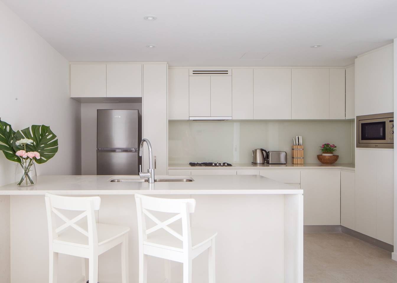 Spectacular City views; Pool and Free Parking