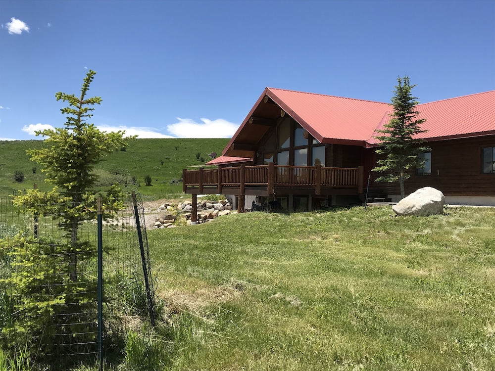 Bear Lake Lodge-Full Log Cabin w/ Gorgeous Views Of Bear Lake on 16 acres