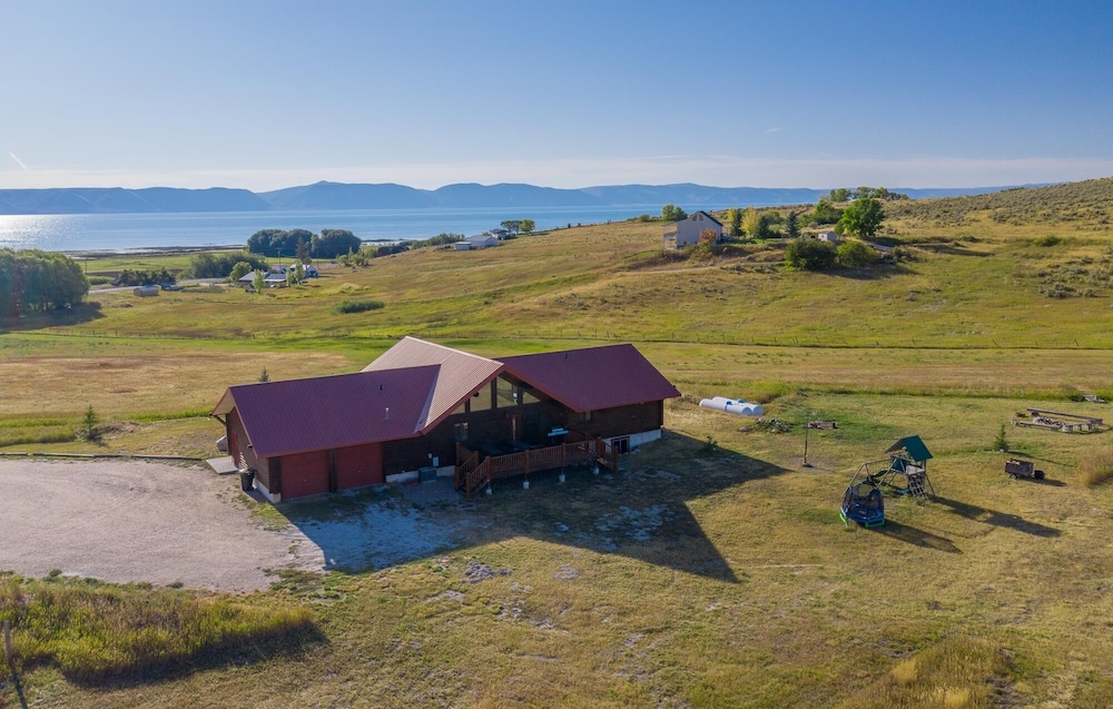 Bear Lake Lodge-Full Log Cabin w/ Gorgeous Views Of Bear Lake on 16 acres