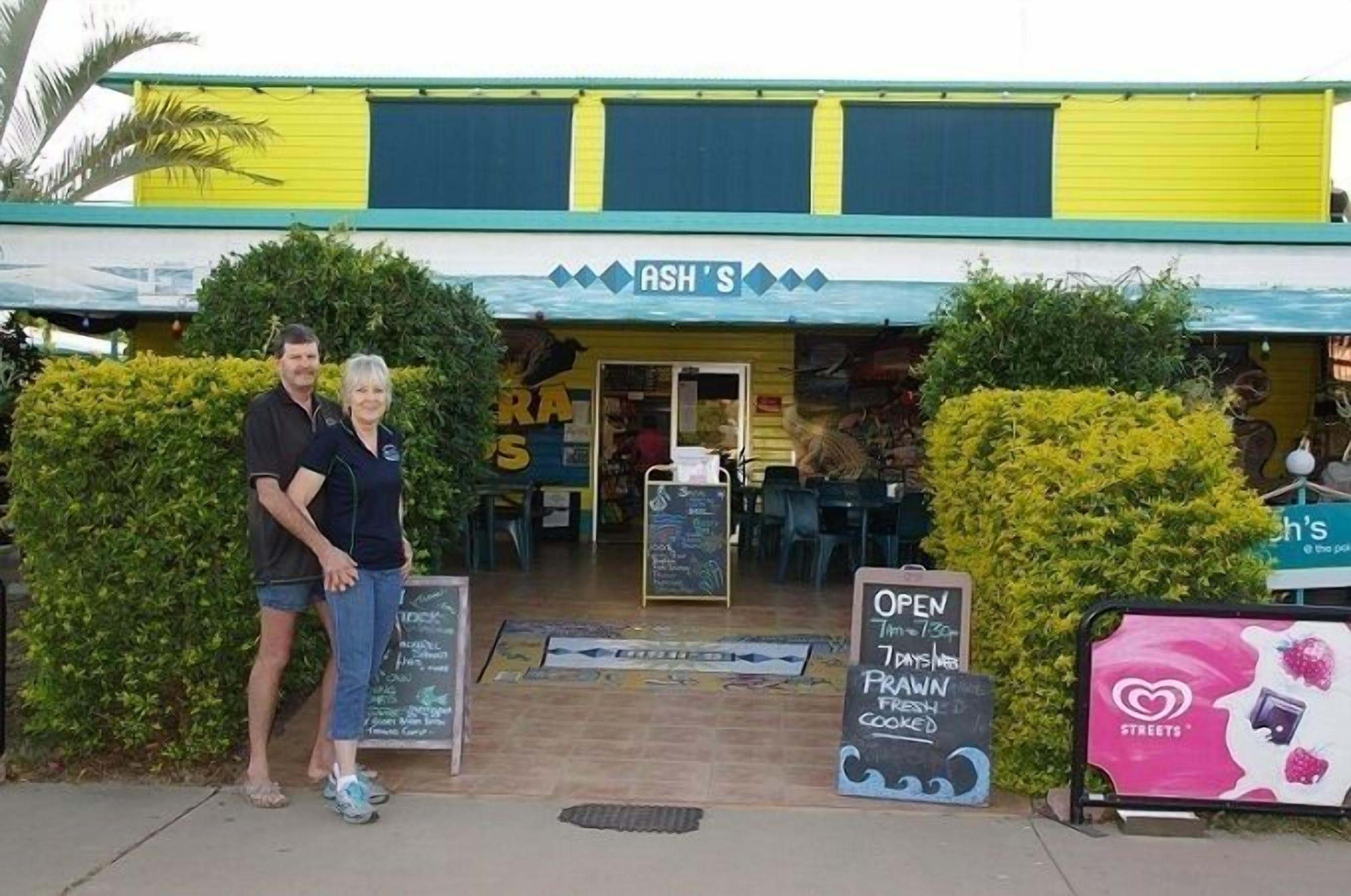 Ash's Holiday Units & Cafe