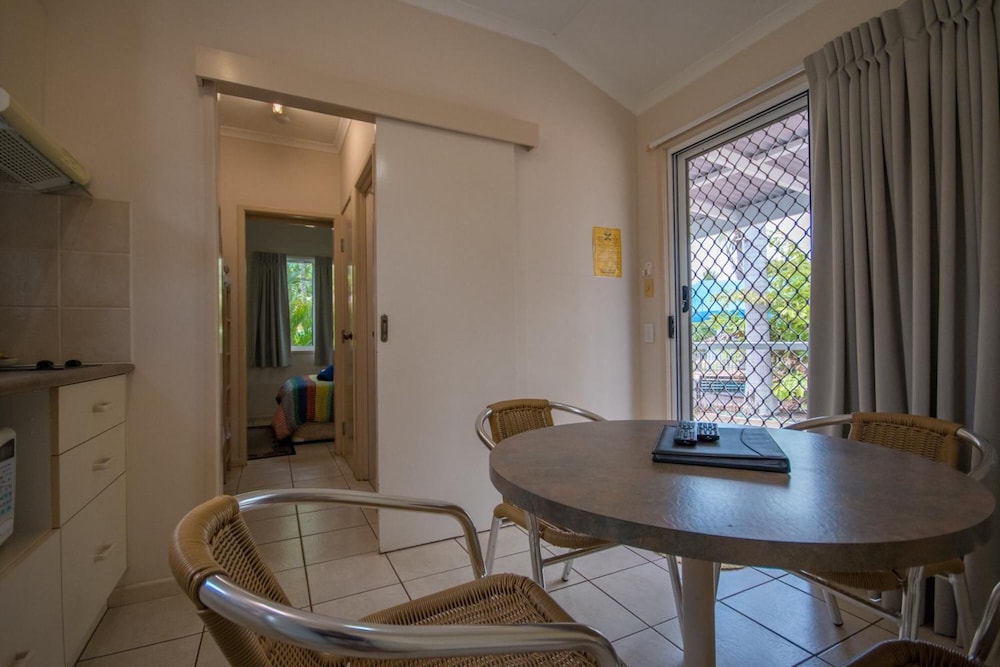 Ash's Holiday Units & Cafe AU142 Deals & Reviews (Karumba, AUS) Wotif