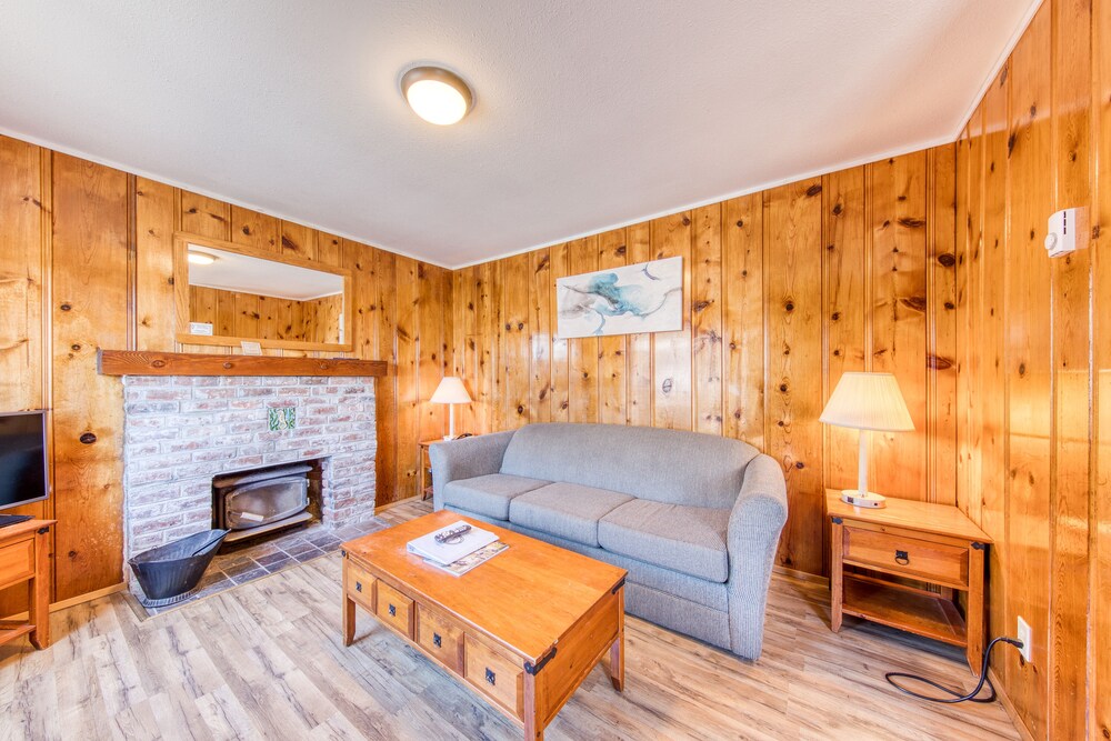 Cozy Cabin Near Beach W Wood Stove Shared Pool Hot Tub 2 Dogs